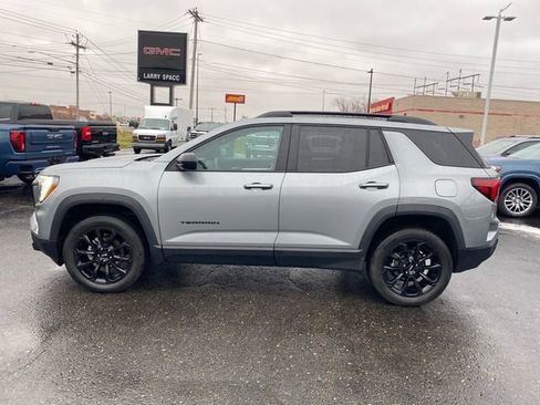Used 2025 GMC Terrain Elevation w/ Elevation Premium Package image 2