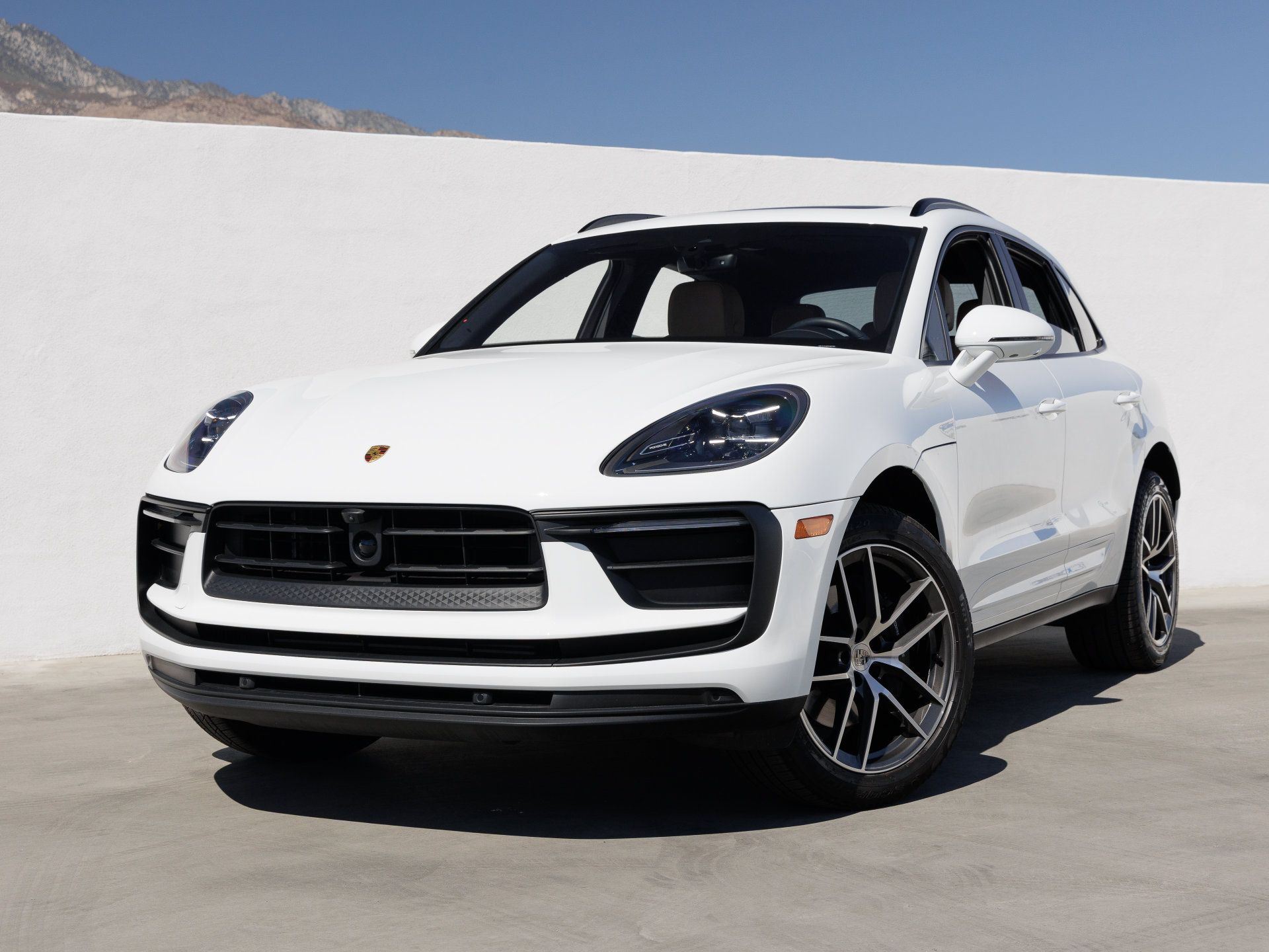 Used 2026 Porsche Macan AWD/4WD image 1