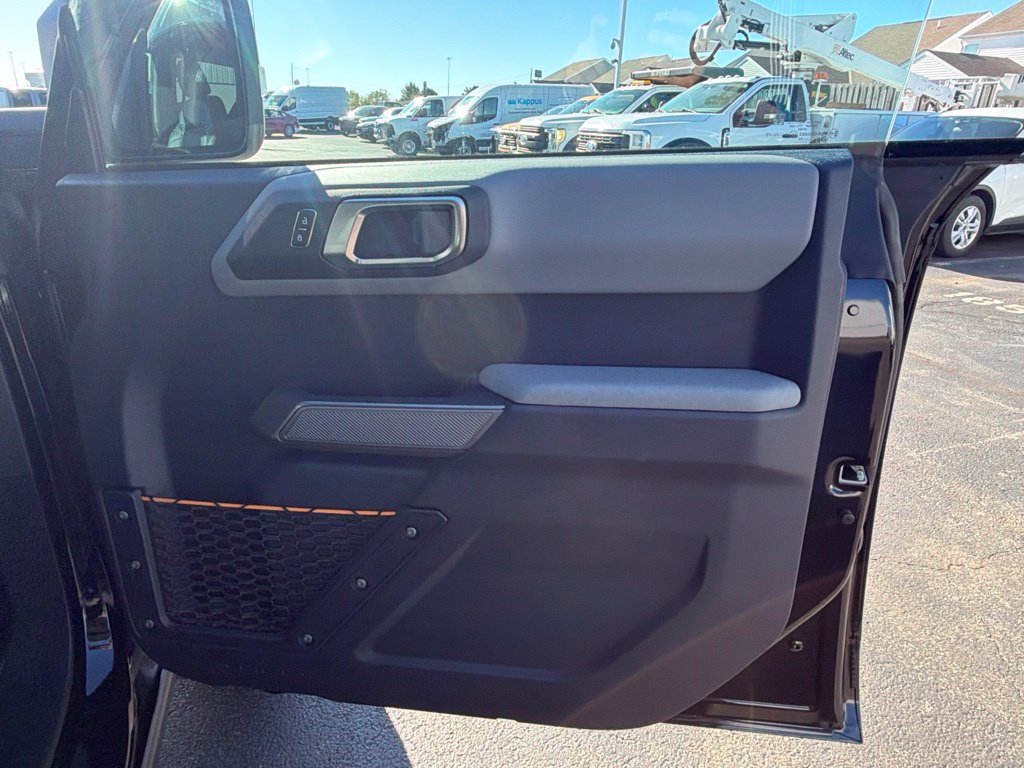 Used 2023 Ford Bronco Badlands w/ Sasquatch Package AWD/4WD image 41