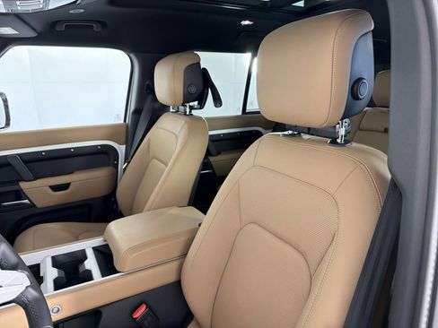 New 2026 Land Rover Defender 110 X-Dynamic SE image 25