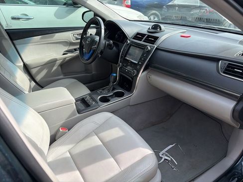 Used 2016 Toyota Camry XLE w/ Moonroof Package image 5