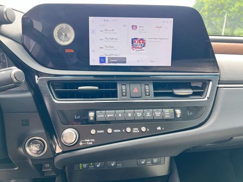 Certified 2024 Lexus ES 350 w/ Premium Package FWD image 17