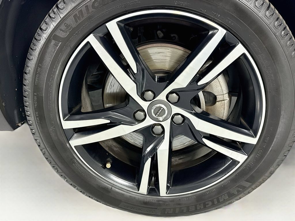 Used 2019 Volvo XC40 T5 R-Design AWD/4WD image 32
