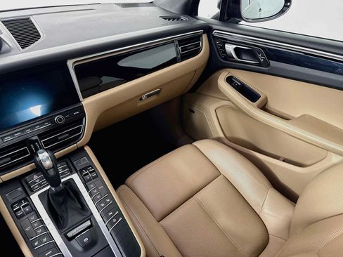 Certified 2021 Porsche Macan AWD/4WD image 25