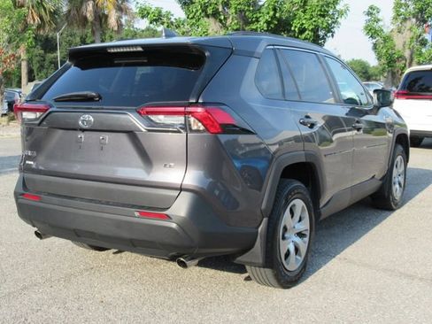 Used 2019 Toyota RAV4 LE FWD image 7