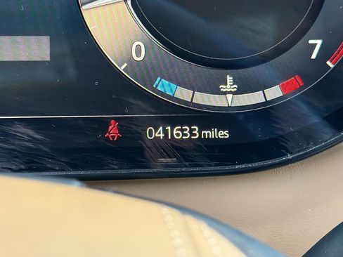 Used 2023 Land Rover Range Rover Long Wheelbase SE image 41