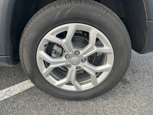 Used 2024 Jeep Compass Latitude image 19