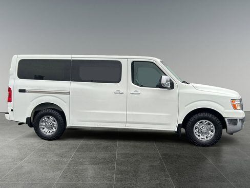 Used 2014 Nissan NV 3500 SL w/ Technology Package image 8