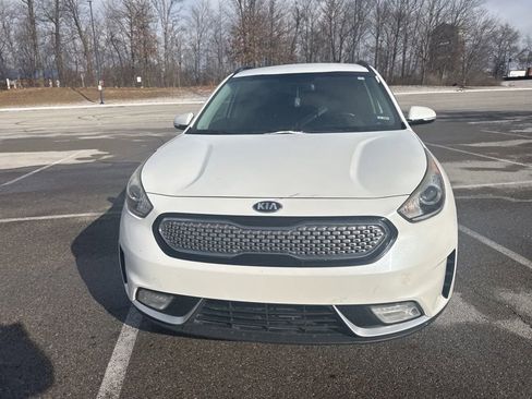 Used 2017 Kia Niro EX image 3