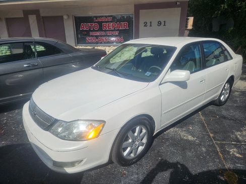 Used 2002 Toyota Avalon XLS image 1