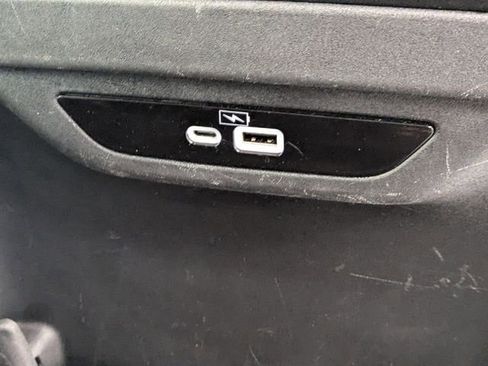 Used 2023 Chrysler Pacifica Touring-L image 28