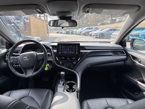Used 2024 Toyota Camry SE image 12