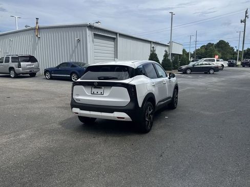 Used 2025 Nissan Kicks SV image 5