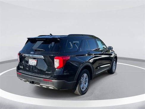 Used 2022 Ford Explorer XLT w/ Equipment Group 202A image 5