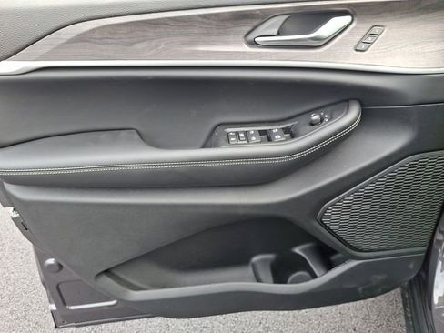 New 2025 Jeep Grand Cherokee L Limited w/ Black Appearance Package image 15