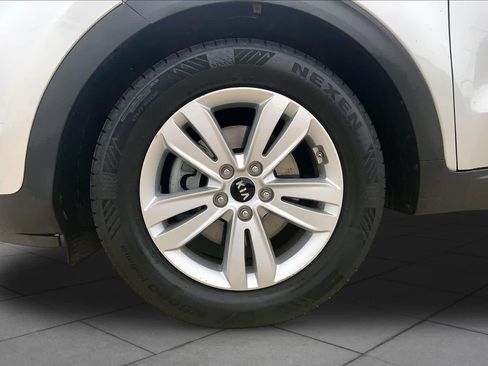 Used 2018 Kia Sportage LX FWD image 11