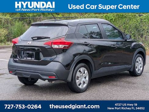 Used 2018 Nissan Kicks S FWD image 5