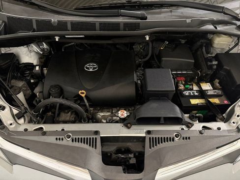 Used 2019 Toyota Sienna XLE w/ XLE Navigation Package image 20