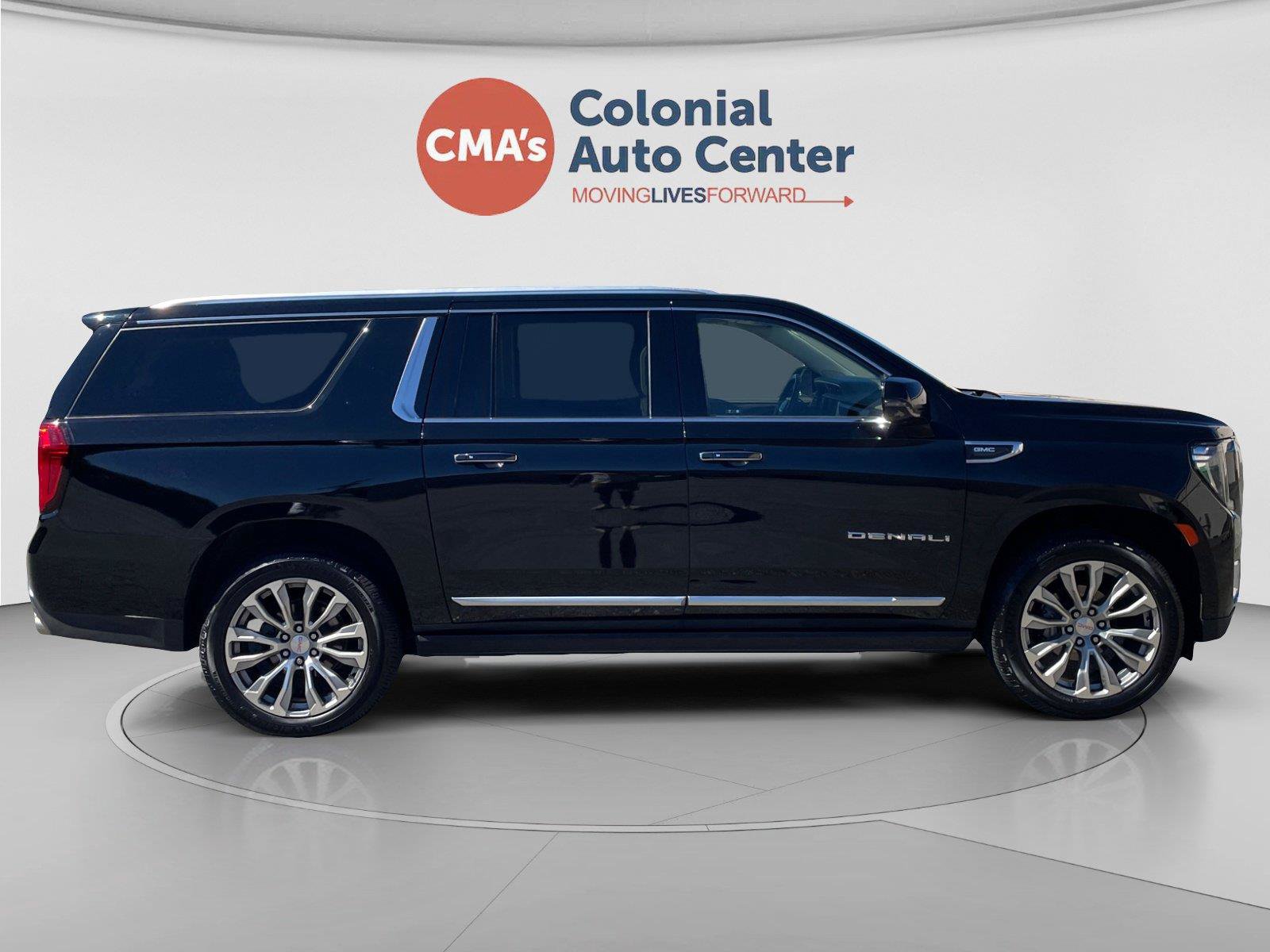 Used 2022 GMC Yukon XL Denali w/ Denali Premium Package AWD/4WD image 6