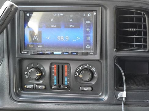 Used 2005 Chevrolet Silverado 2500 LS w/ Heavy-Duty Power Package AWD/4WD image 10