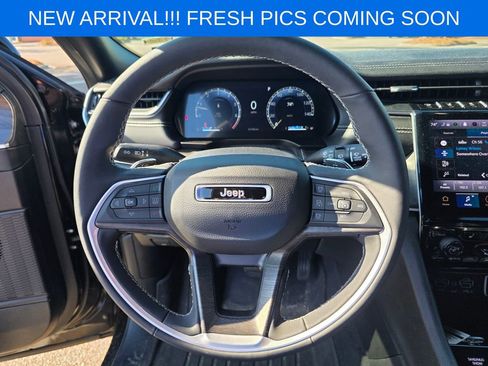 Used 2024 Jeep Grand Cherokee Limited w/ Black Appearance Package image 13