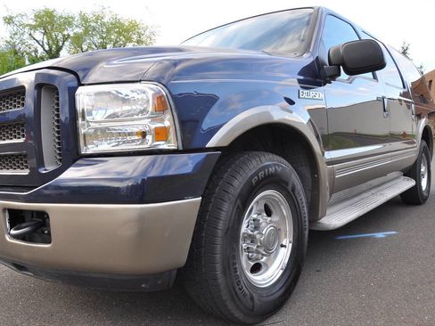 Used 2005 Ford Excursion Eddie Bauer RWD image 2