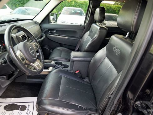 Used 2011 Jeep Liberty Limited w/ Chrome Accents Group AWD/4WD image 21