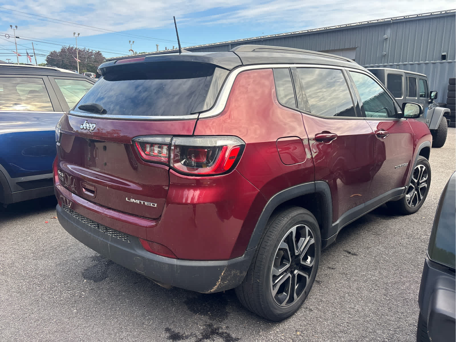 Used 2022 Jeep Compass Limited w/ Sun and Sound Group AWD/4WD image 3
