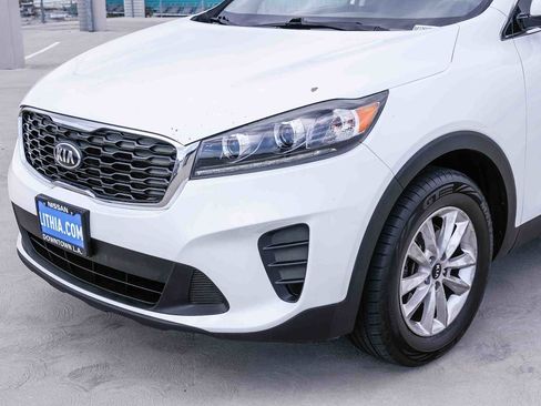 Used 2019 Kia Sorento FWD V6 image 11