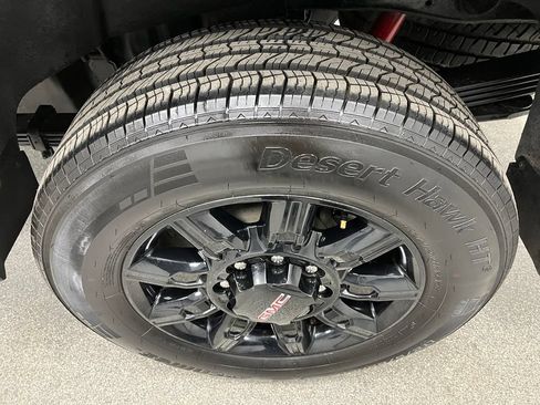 Used 2024 GMC Sierra 2500 AT4 w/ AT4 Preferred Package AWD/4WD image 16