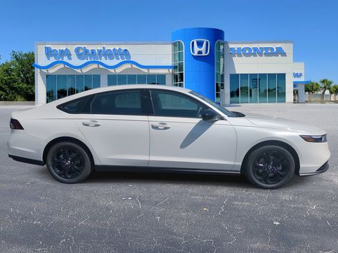 New 2025 Honda Accord SE image 3