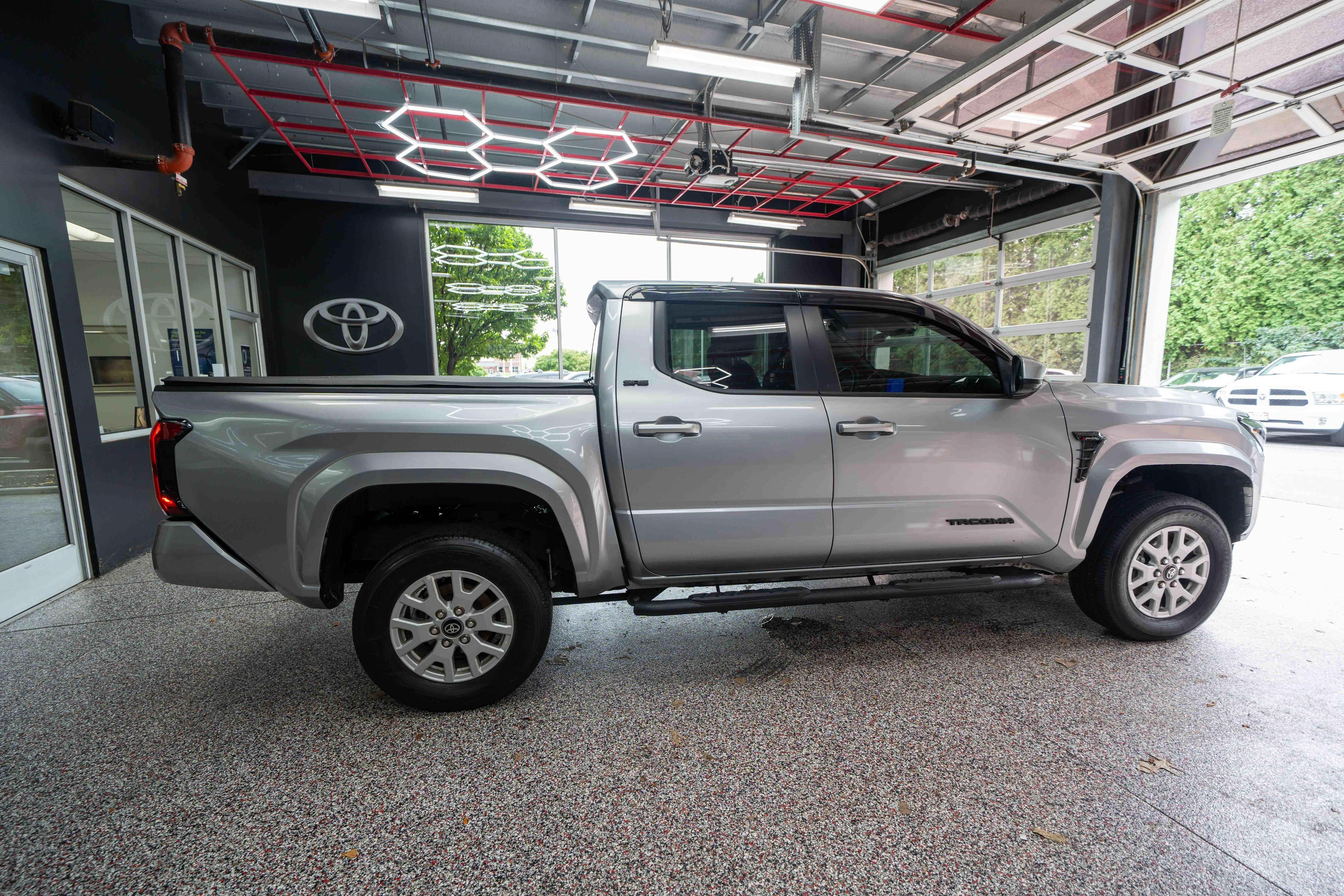 Used 2024 Toyota Tacoma SR5 AWD/4WD image 4