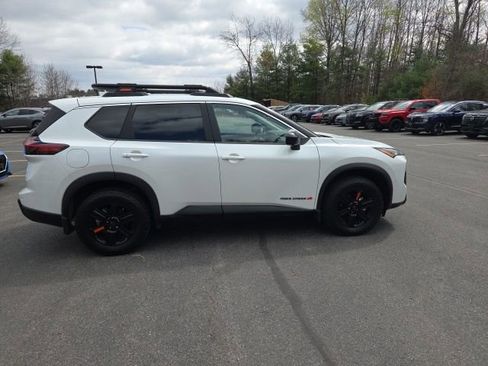 Certified 2025 Nissan Rogue SV AWD/4WD image 8