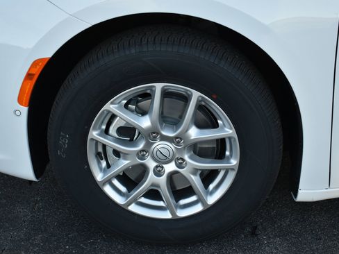 New 2026 Chrysler Pacifica Select image 11