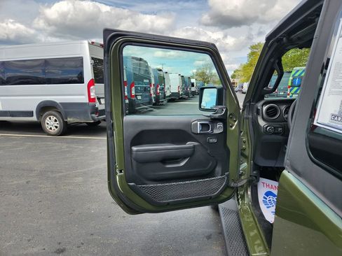 Used 2023 Jeep Wrangler Sport S image 11