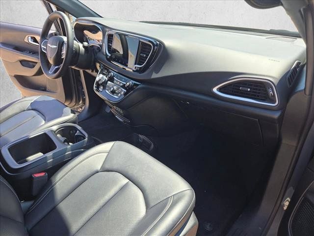 Used 2025 Chrysler Pacifica Select FWD image 21