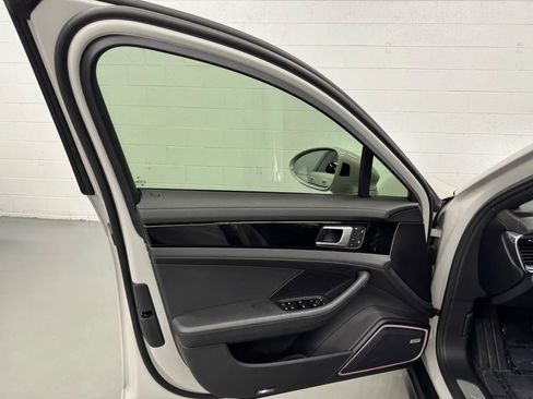 Used 2022 Porsche Panamera 4S w/ Premium Package image 23