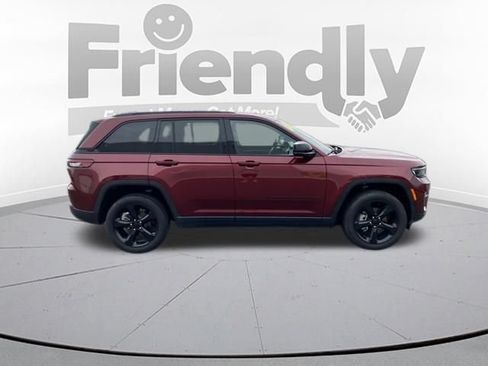 Used 2023 Jeep Grand Cherokee Limited w/ Luxury Tech Group II AWD/4WD image 4
