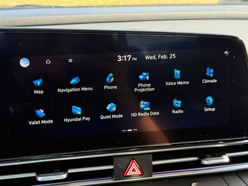 Used 2025 Hyundai Elantra SEL image 21