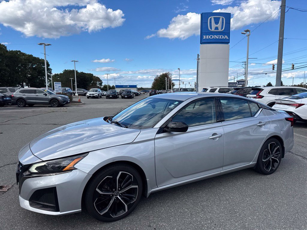 Used 2023 Nissan Altima 2.5 SR FWD image 1