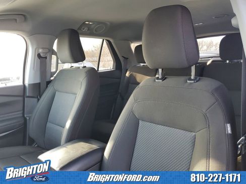 Used 2022 Ford Explorer XLT image 11