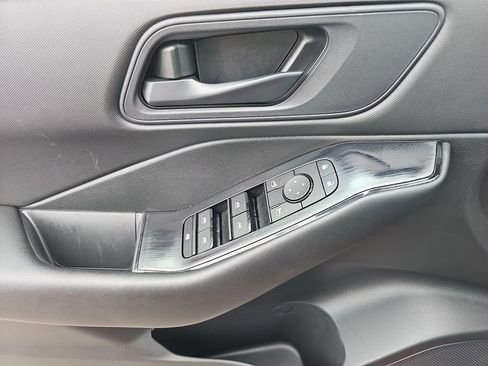 Used 2025 Nissan Rogue S image 30