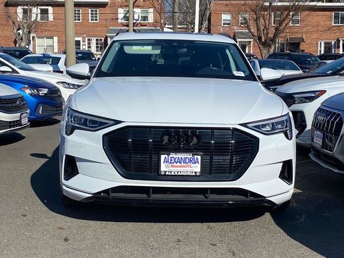 Used 2022 Audi e-tron Premium image 4