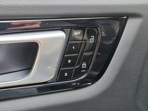 Used 2019 Porsche Cayenne AWD/4WD image 18