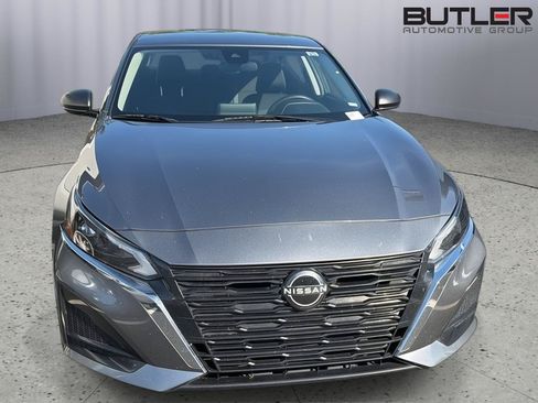 Used 2024 Nissan Altima 2.5 SV FWD image 4