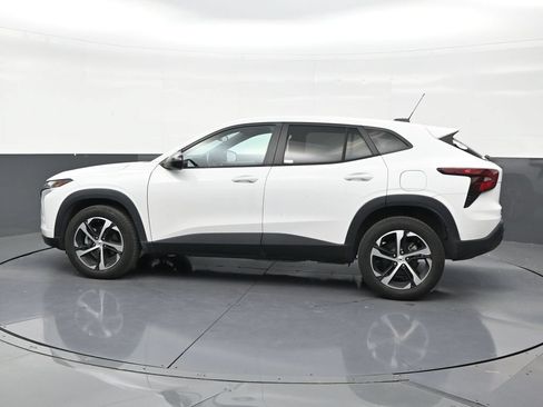 Used 2024 Chevrolet Trax RS w/ Driver Confidence Package FWD image 2