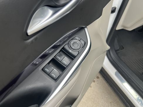 Used 2022 Cadillac XT4 Luxury w/ Cold Weather Package image 14