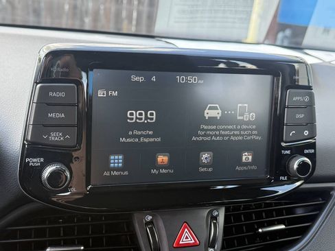 Used 2018 Hyundai Elantra GT FWD image 12