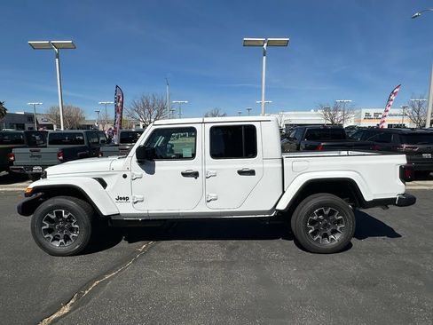 New 2026 Jeep Gladiator Sport AWD/4WD image 3