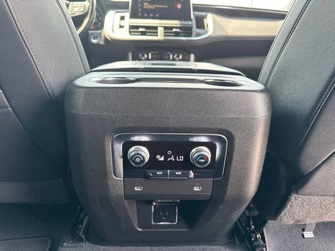 Used 2022 GMC Yukon XL SLT AWD/4WD image 21